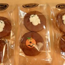 spooky Halloween decorated Oreos